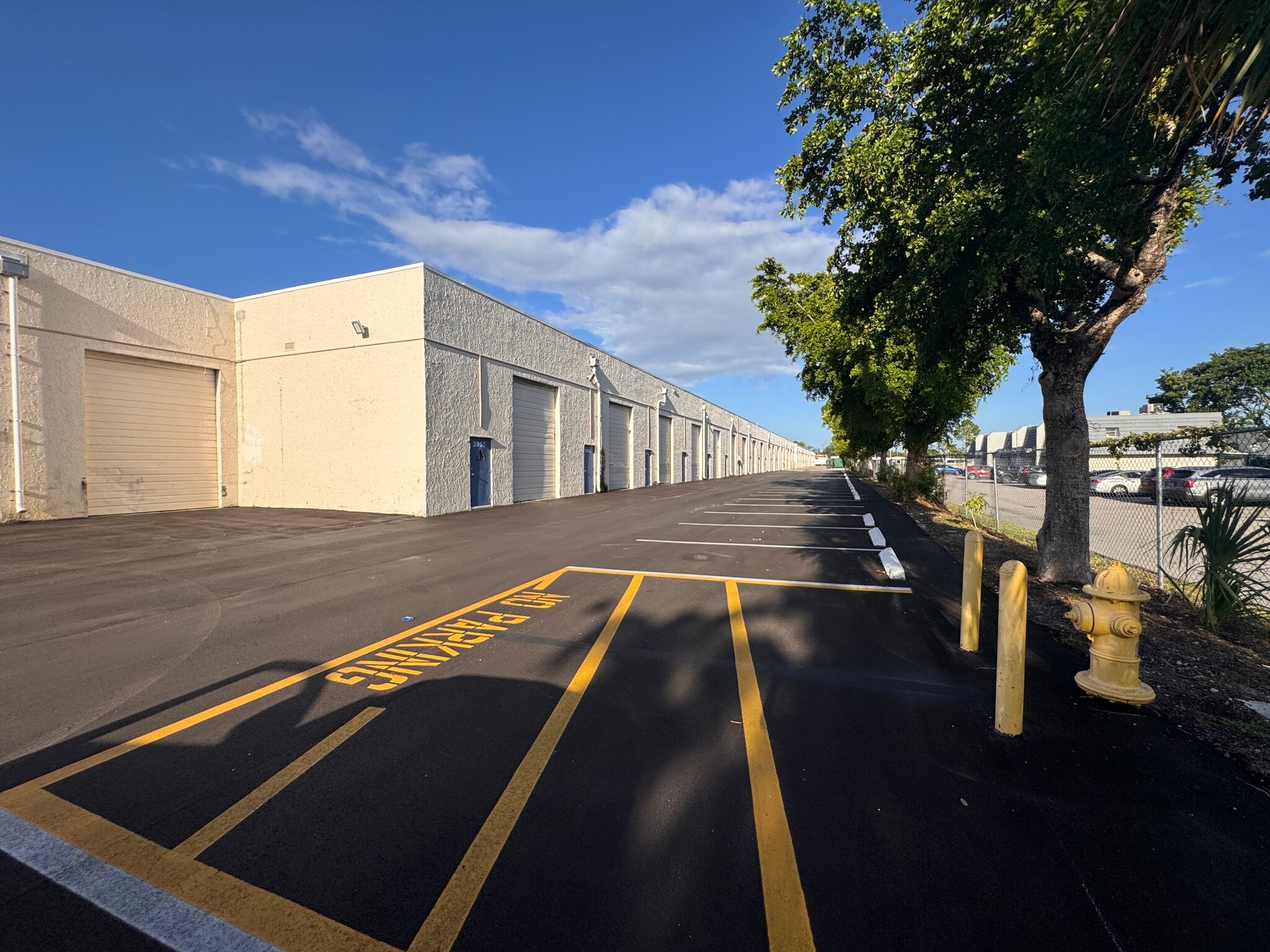 3927-3999 NW 19th St, Lauderdale Lakes, FL à louer Photo de l’immeuble– Image 1 sur 2