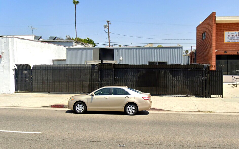 3121 W Jefferson Blvd, Los Angeles, CA à louer - Photo de l’immeuble – Image 1 sur 9