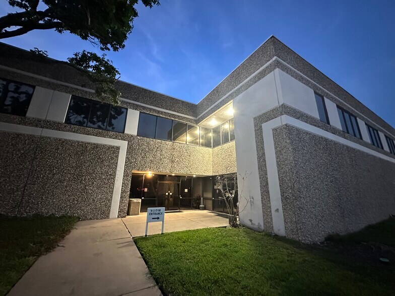 11100 W Airport Blvd, Stafford, TX à louer - Photo de l’immeuble – Image 2 sur 11