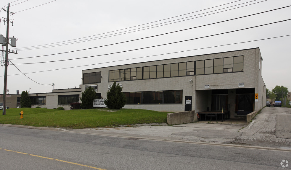 26 Racine Rd, Toronto, ON à louer - Photo de l’immeuble – Image 2 sur 2