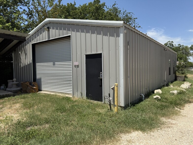 4778 Old Highway 81, New Braunfels, TX à louer - Photo de l’immeuble – Image 3 sur 9