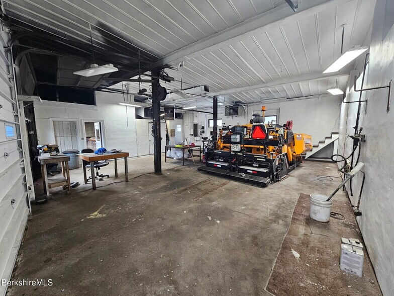 101 Howland Ave, Adams, MA à louer - Photo de l’immeuble – Image 3 sur 7