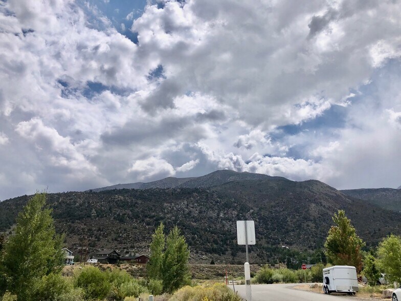 36 Sierra Springs Dr, Mammoth Lakes, CA à vendre - Photo de l’immeuble – Image 3 sur 5