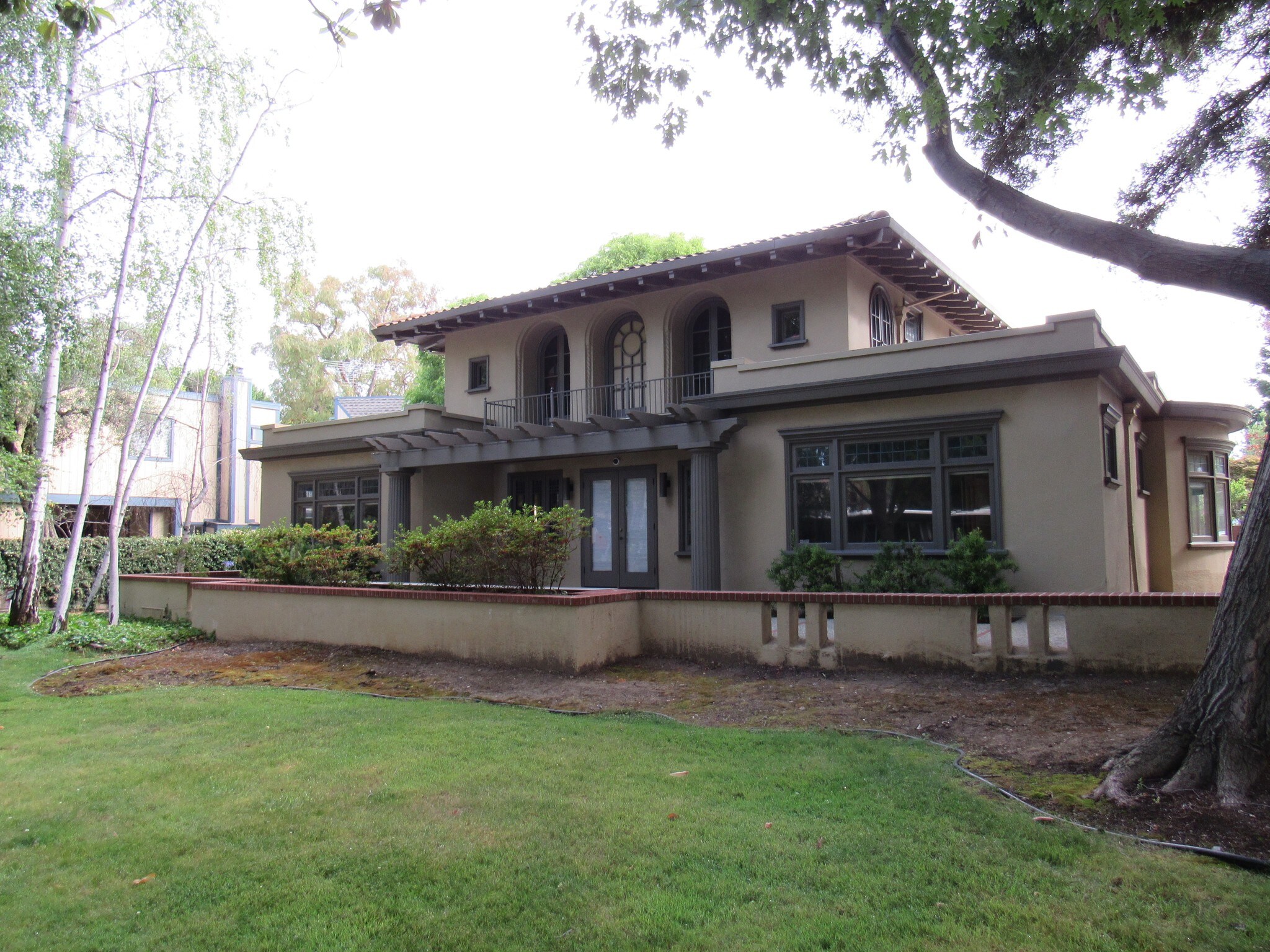 705 Forest Ave, Palo Alto, CA à louer Photo de l’immeuble– Image 1 sur 6