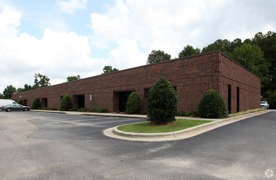 134-150 Donmoor Ct, Garner, NC à louer - Photo de l’immeuble – Image 3 sur 13