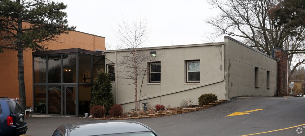 1535 E Racine Ave, Waukesha, WI à vendre - Photo de l’immeuble – Image 3 sur 8