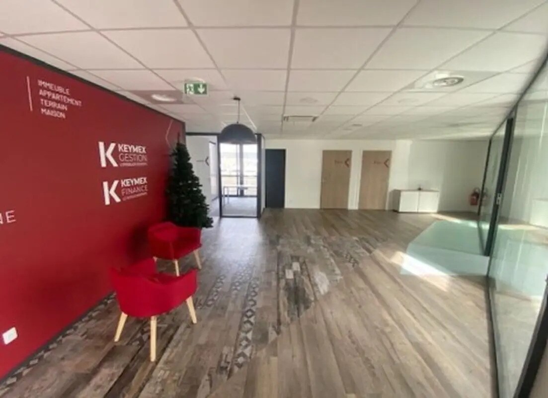 2 Rue Marie Sklodowska Curie, Taverny à louer Photo de l’immeuble– Image 1 sur 8