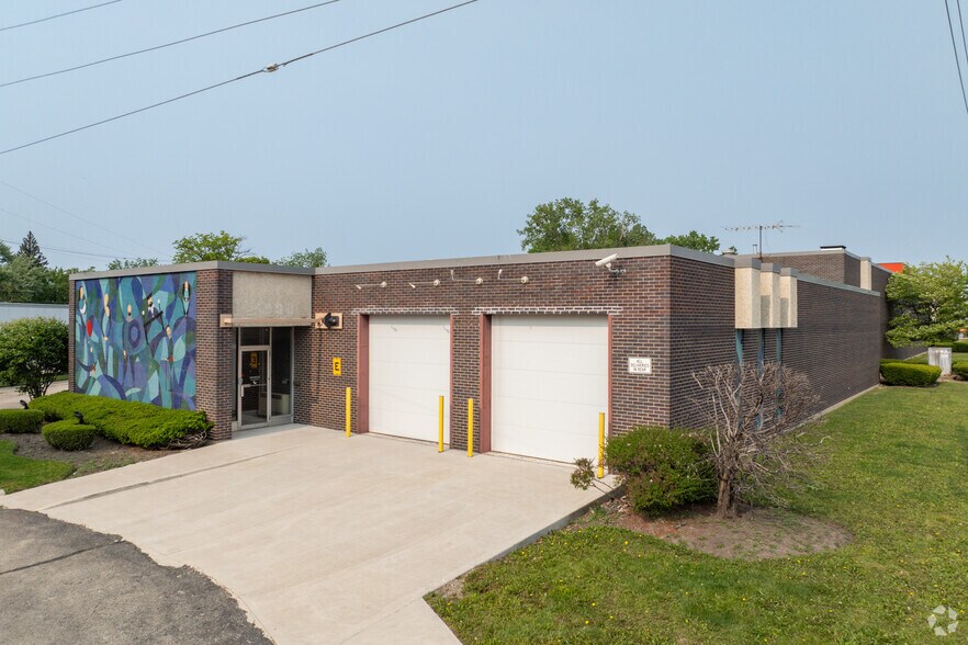 5900 Howard St, Skokie, IL à louer - Photo principale – Image 1 sur 34