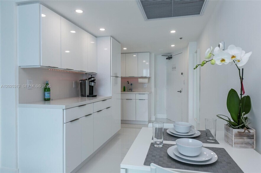 OCEANFRONT MIAMI BEACH AIRBNB PORTFOLIO portefeuille de 6 biens à vendre sur LoopNet.fr - Photo de l’immeuble – Image 3 sur 11