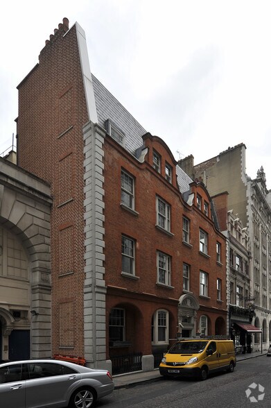 4 Old Park Ln, Londres à louer - Photo de l’immeuble – Image 3 sur 9