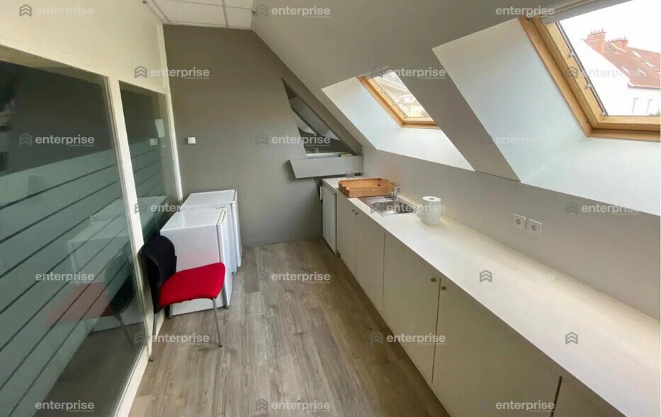 Bureau dans Beauvais à louer - Photo de l’immeuble – Image 3 sur 8