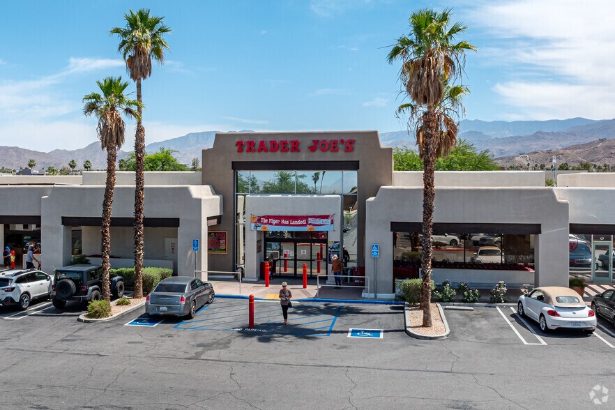 44250 Town Center Way, Palm Desert, CA à vendre - Photo de l’immeuble – Image 2 sur 7