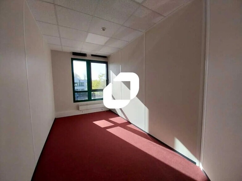 Bureau dans Trappes à louer - Photo de l’immeuble – Image 2 sur 12
