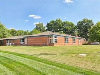 Plus de détails pour 401 N East St, Paola, KS - Bureau à vendre