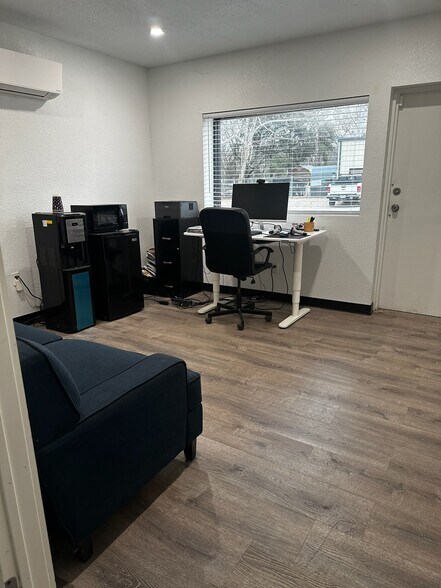 7740 W Highway 71, Austin, TX à louer - Photo de l’immeuble – Image 2 sur 4