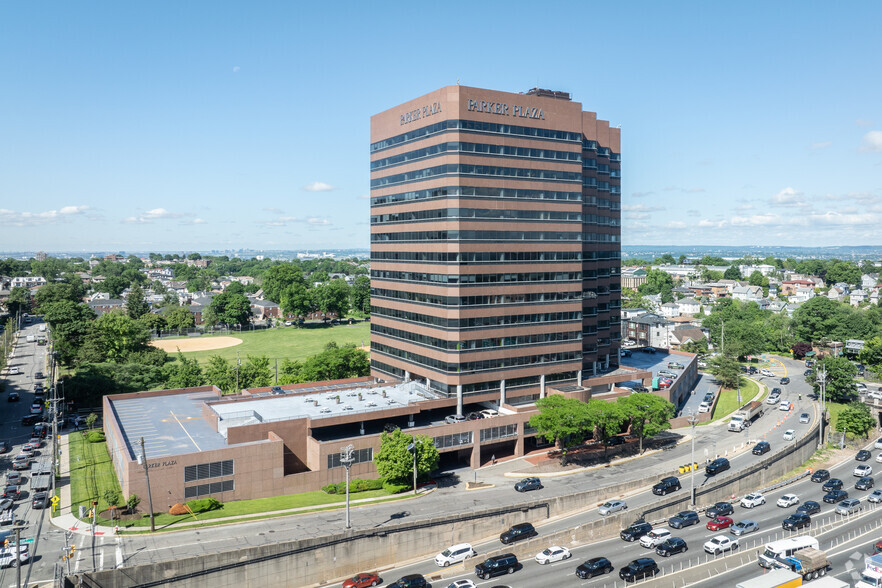 400 Kelby St, Fort Lee, NJ à louer - Photo de l’immeuble – Image 1 sur 12