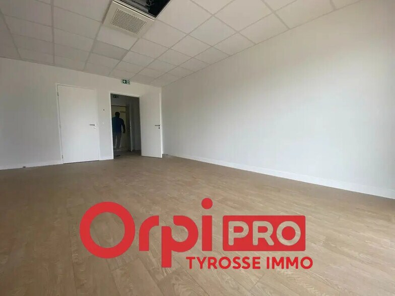 Local d'activités dans Angresse à vendre - Photo de l’immeuble – Image 2 sur 4