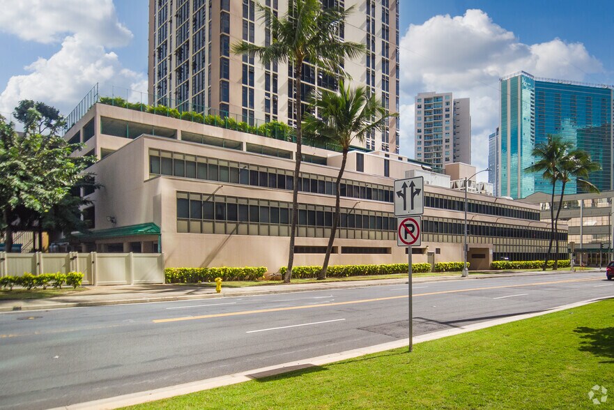 1050 Queen St, Honolulu, HI à louer - Photo de l’immeuble – Image 3 sur 20