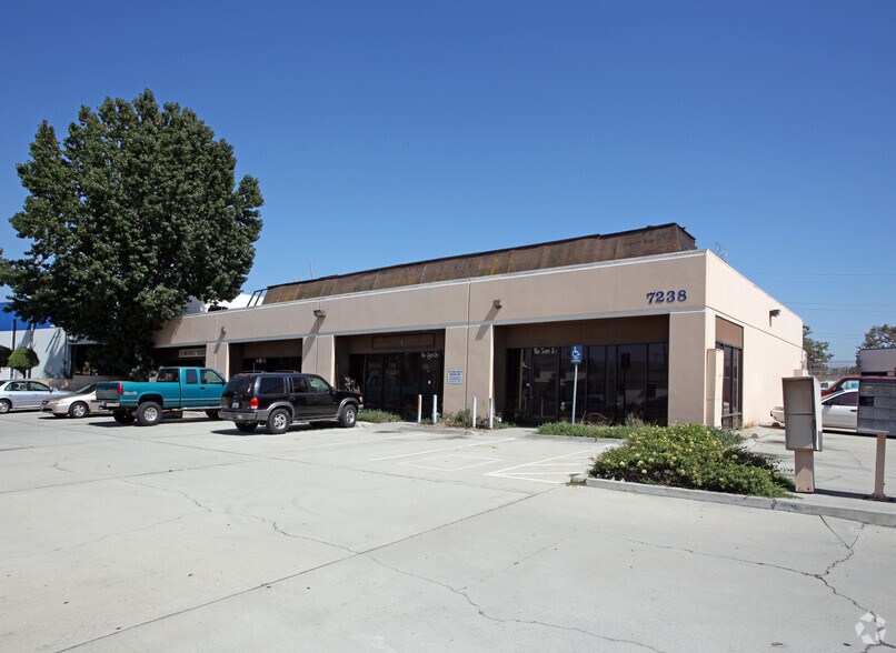 7238 Scout Ave, Bell Gardens, CA à louer - Photo principale – Image 1 sur 3