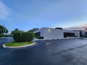 2841 W Cypress Creek Rd, Fort Lauderdale, FL à louer Photo intérieure– Image 2 sur 18