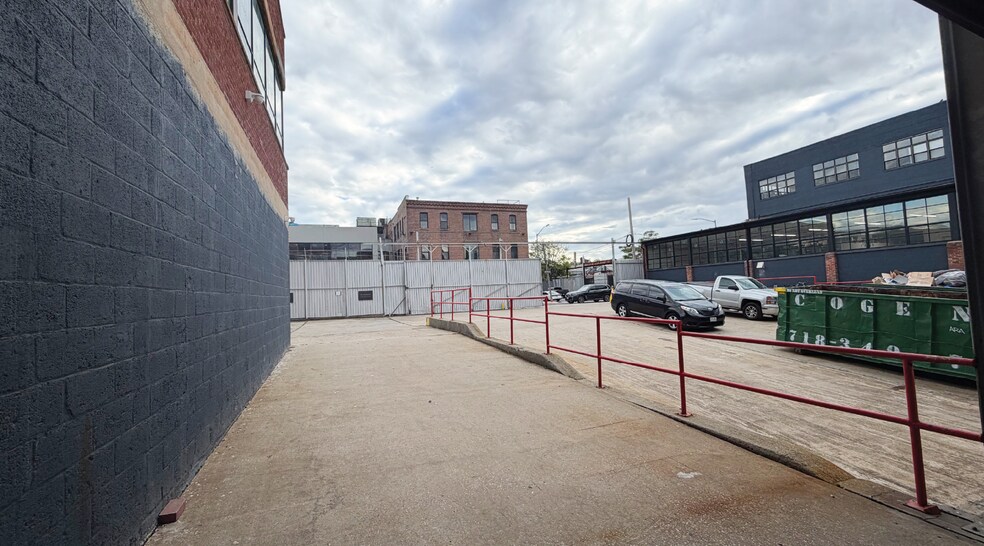 276-197 Greenpoint Ave, Brooklyn, NY à louer - Photo de l’immeuble – Image 3 sur 6