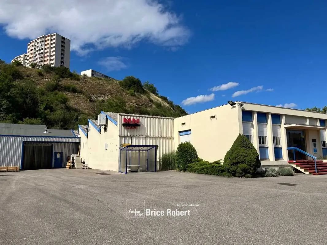 Local d'activités dans Rillieux-la-Pape à vendre Photo de l’immeuble– Image 1 sur 5