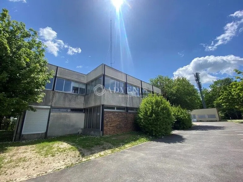 Bureau dans Guyancourt à louer - Photo de l’immeuble – Image 2 sur 7