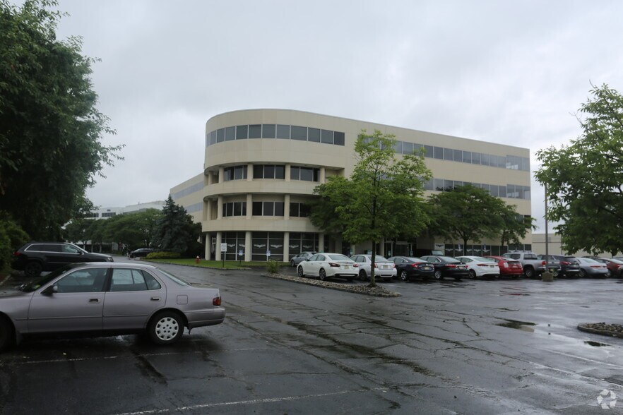 165 Passaic Ave, Fairfield, NJ à louer - Photo de l’immeuble – Image 2 sur 18