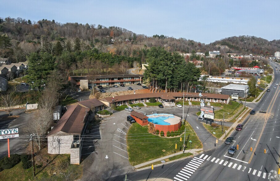 155 Tunnel Rd, Asheville, NC à vendre - Photo de l’immeuble – Image 2 sur 8