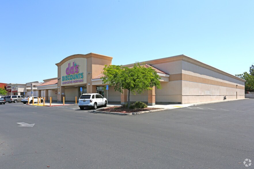 4190 N West Ave, Fresno, CA à louer - Photo de l’immeuble – Image 1 sur 10