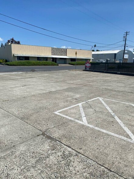 104 Maxwell Ct, Santa Rosa, CA à louer - Photo de l’immeuble – Image 3 sur 5