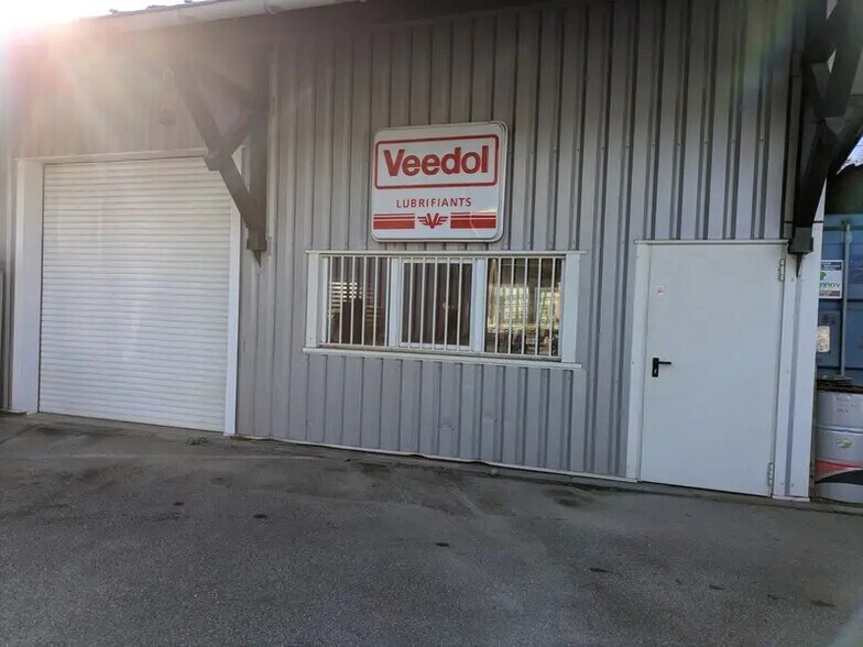 Local d’activités dans Saint-Jeoire-Prieuré à louer - Photo de l’immeuble – Image 1 sur 6