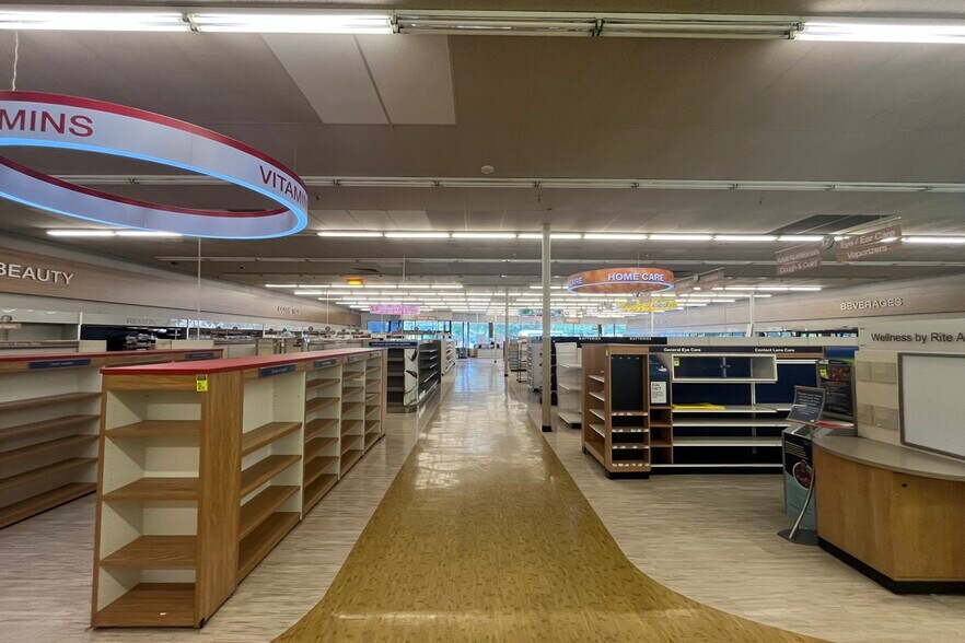 856-994 Middle Country Rd, Middle Island, NY à louer - Photo de l’immeuble – Image 2 sur 10