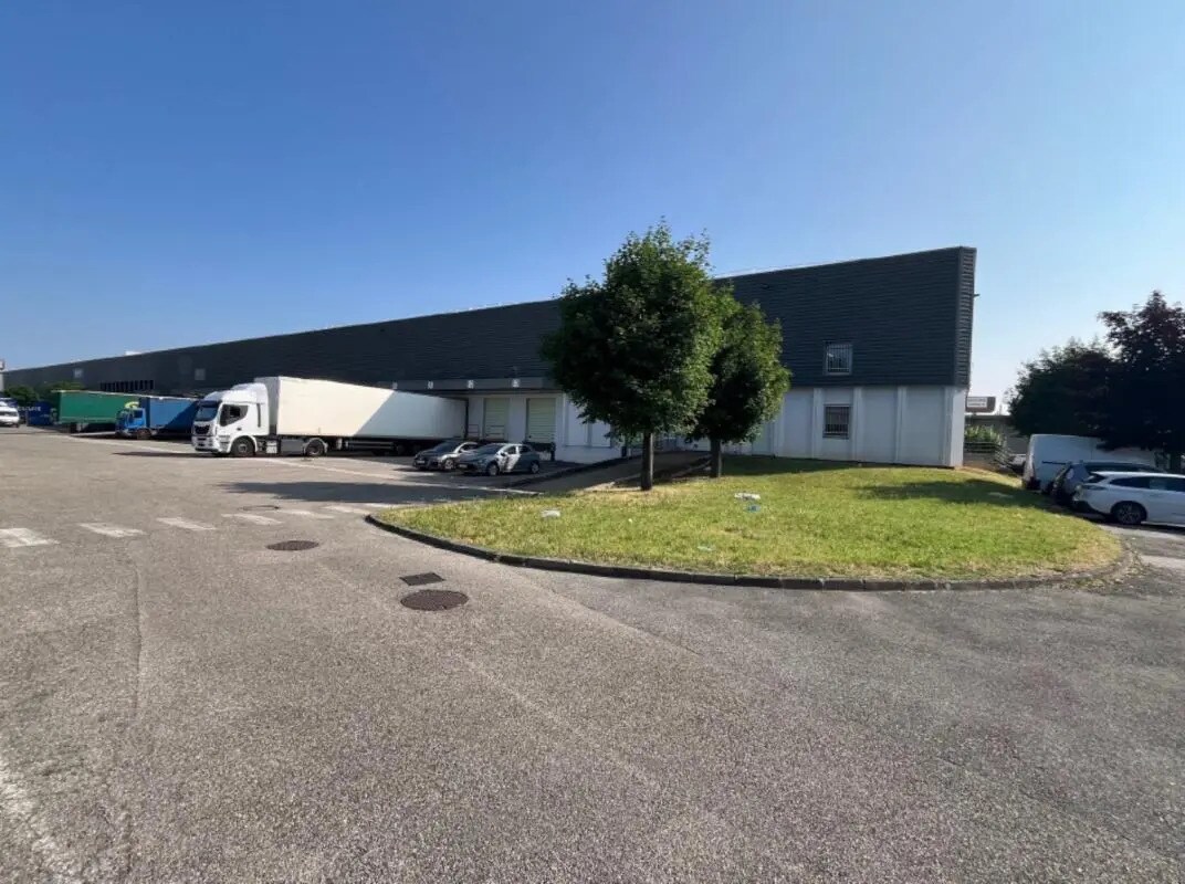 Bureau dans Vénissieux à louer Photo de l’immeuble– Image 1 sur 14