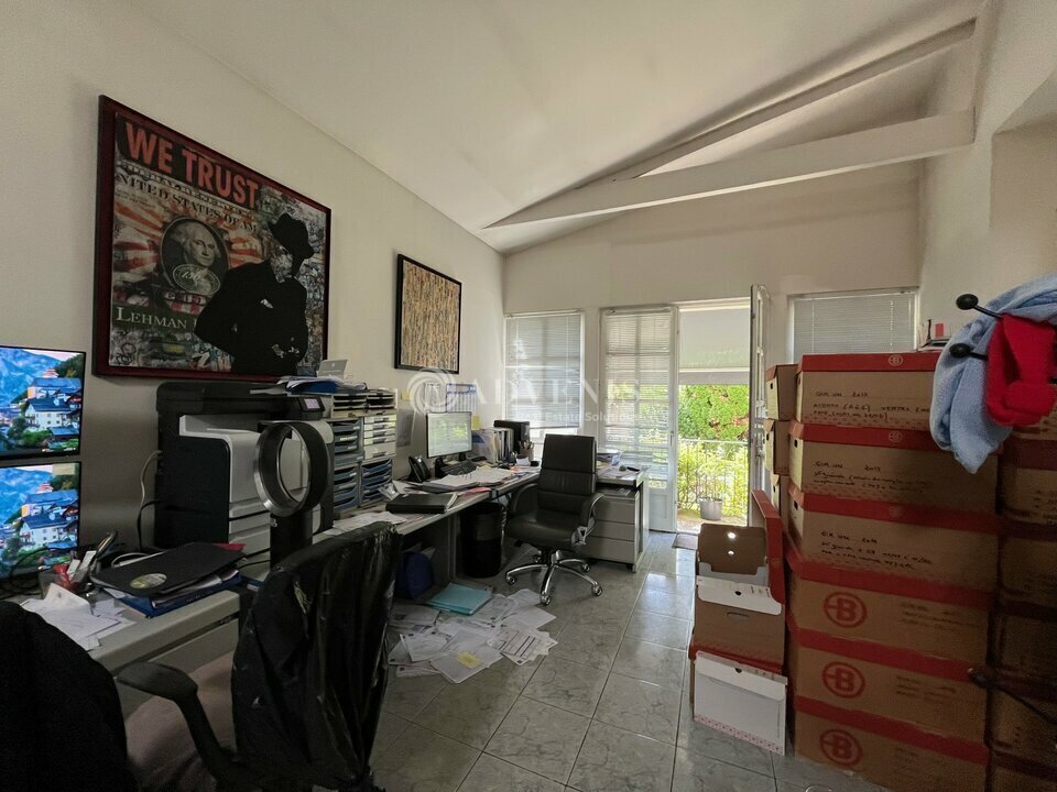Bureau dans Montfort-l'Amaury à louer Photo de l’immeuble– Image 1 sur 6