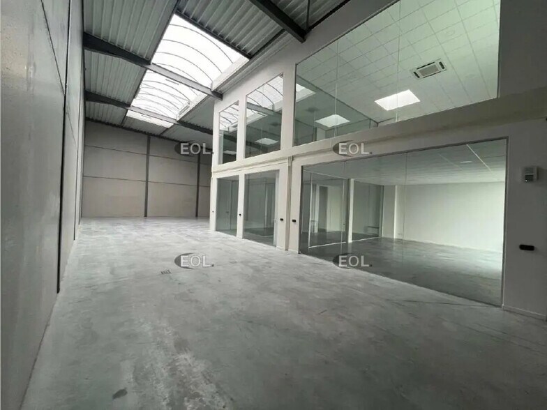 Industriel/Logistique dans NEUVILLE-EN-FERRAIN à louer - Photo de l’immeuble – Image 2 sur 6