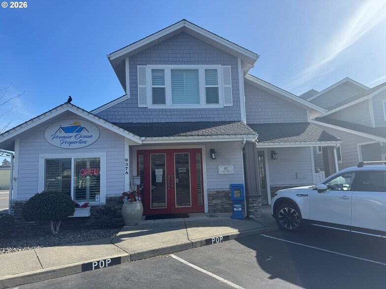 937 Chetco Ave, Brookings, OR à vendre - Photo principale – Image 1 sur 40