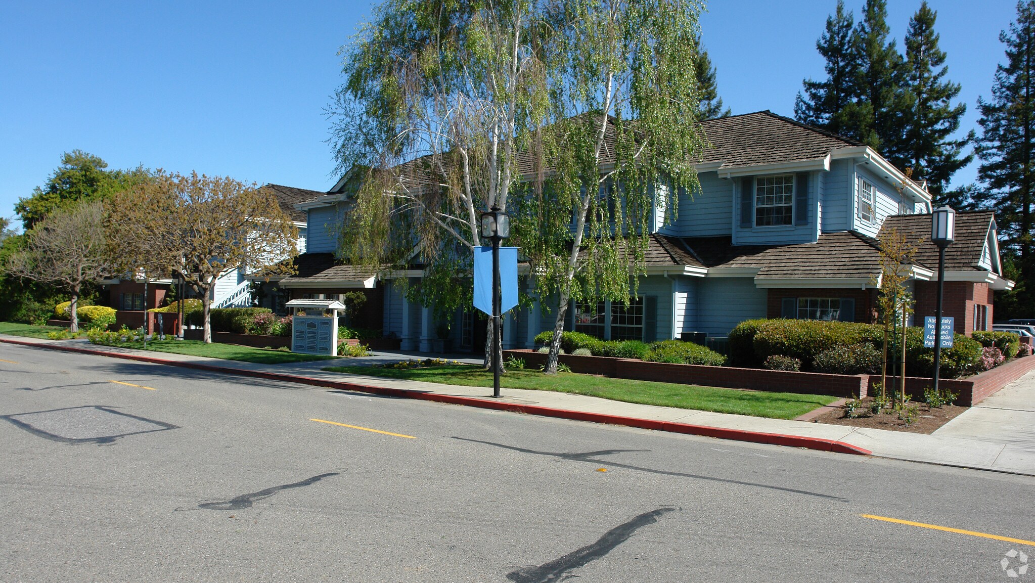 1 1st St, Los Altos, CA à louer Photo principale– Image 1 sur 5