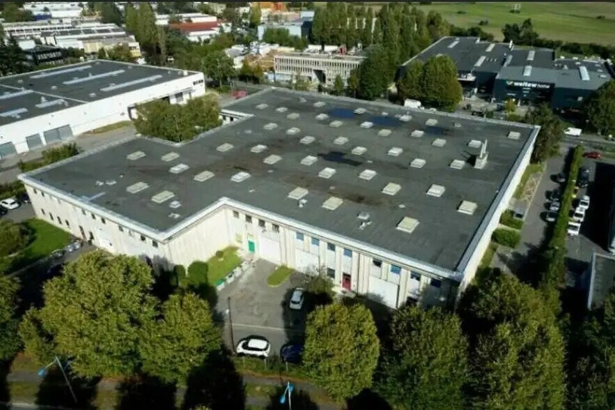 Bureau dans Sarcelles à louer - Photo de l’immeuble – Image 3 sur 5