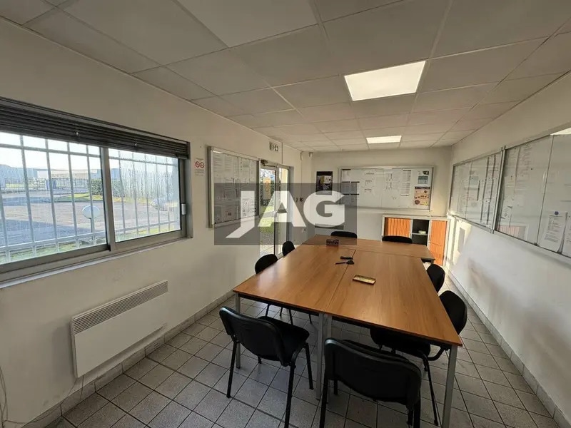 Local d'activités dans Genas à vendre Photo intérieure– Image 1 sur 3