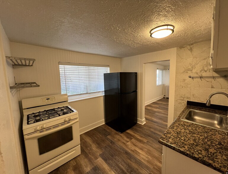 457 S 500 E, Provo, UT à vendre - Photo de l’immeuble – Image 3 sur 21
