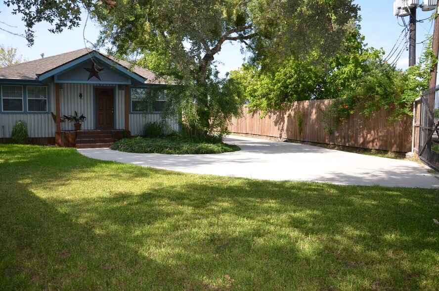11608 Old Main Street Loop Rd, Houston, TX à vendre - Photo de l’immeuble – Image 2 sur 12