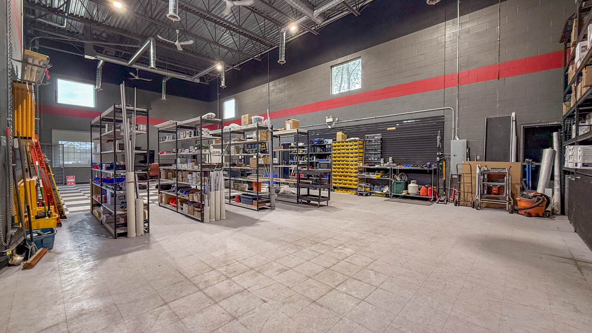 Unit #12 & 13, 727 Stremel Road, Kelowna portefeuille de 2 biens à vendre sur LoopNet.fr Photo intérieure– Image 1 sur 17