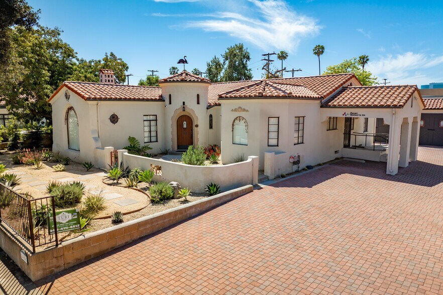 14891 Yorba St, Tustin, CA à vendre - Photo de l’immeuble – Image 1 sur 23