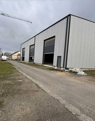 Plus de détails pour Local d'activités à louer