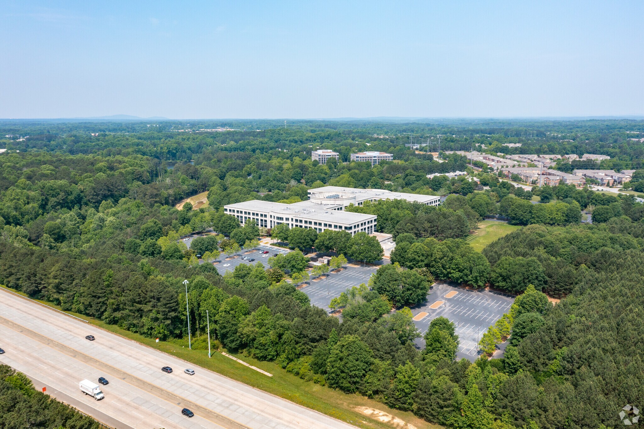 13560 Morris Rd, Alpharetta, GA à louer Aérien– Image 1 sur 16