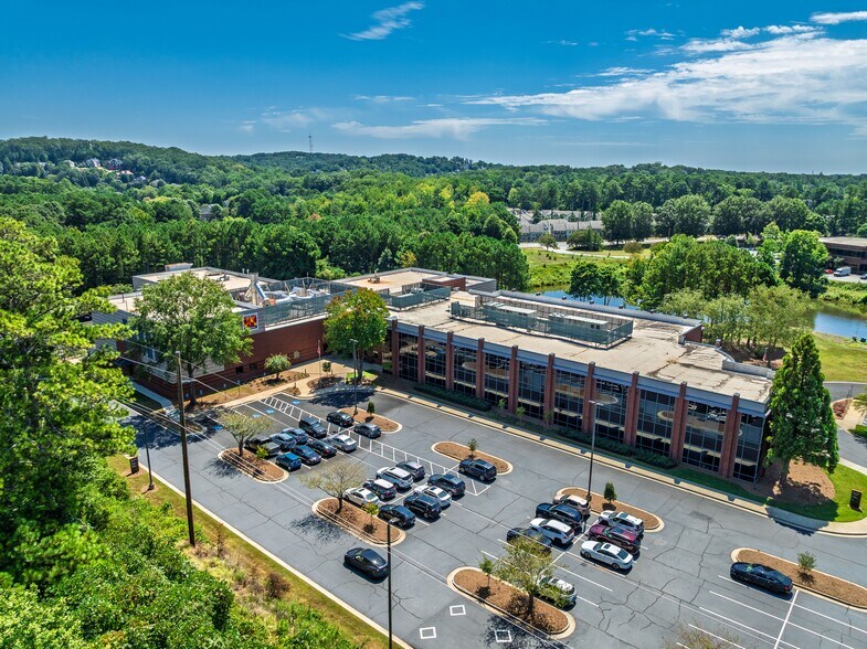1800 W Oak Commons Ct, Marietta, GA à louer - Photo de l’immeuble – Image 2 sur 9