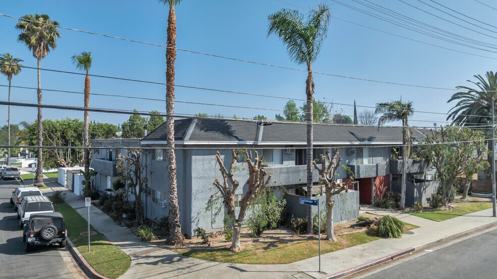 13825 Vanowen St, Van Nuys, CA à vendre - Photo de l’immeuble – Image 3 sur 36
