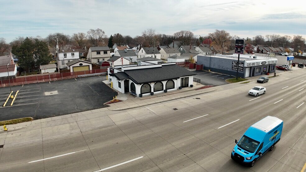 1297 Fort St, Wyandotte, MI à vendre - Photo principale – Image 1 sur 20
