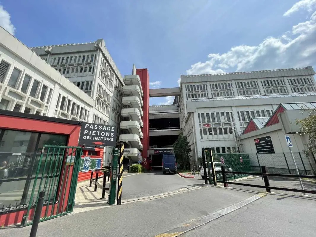 Local d'activités dans Montreuil à vendre Photo de l’immeuble– Image 1 sur 10